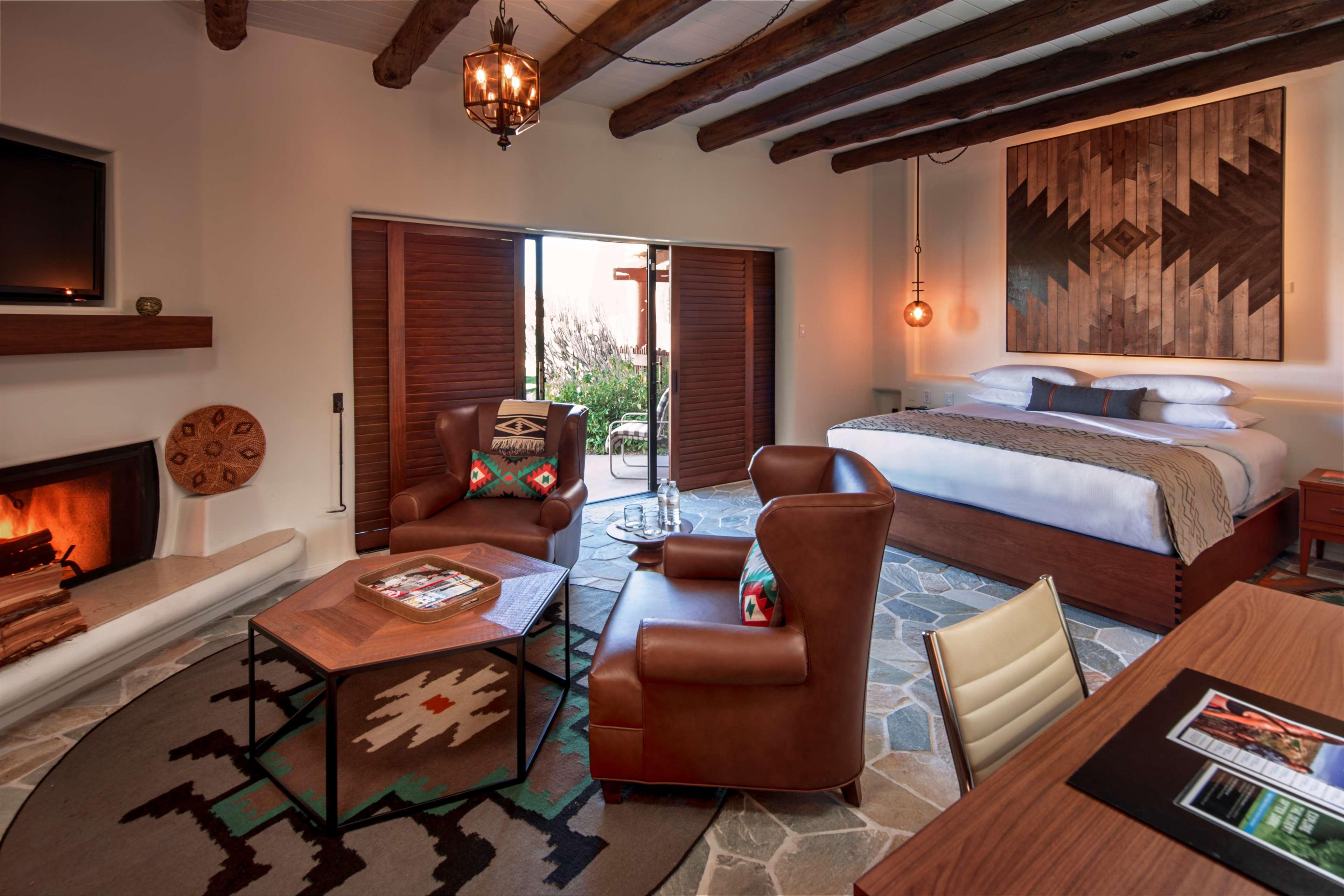 House, King Bed