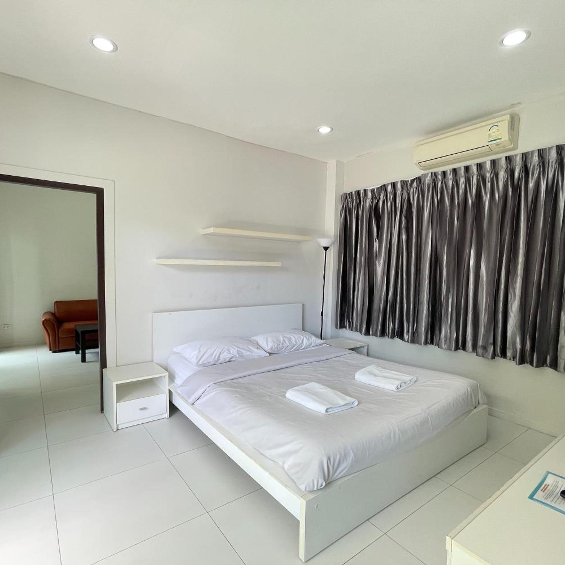 1 Bedroom, House