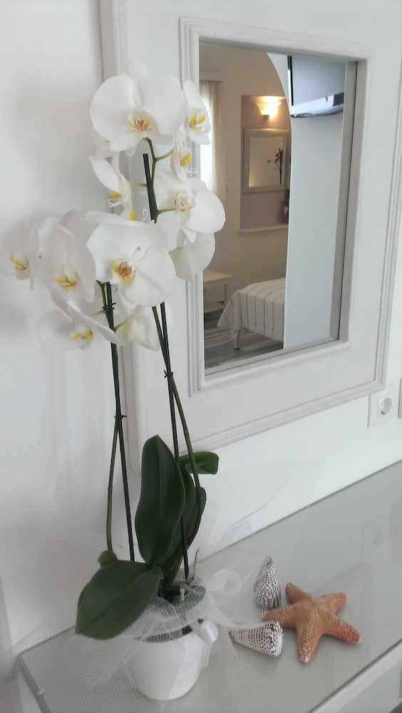 Hotel Cyclades 49/61