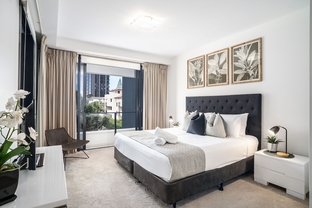 Ultra Broadbeach 21/72