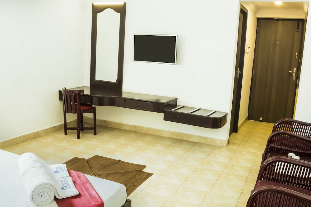 Shelter Beach Resort 35/66