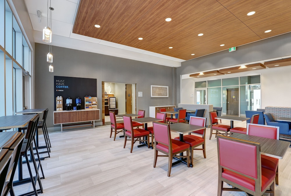Holiday Inn Express Kingston West 41/60