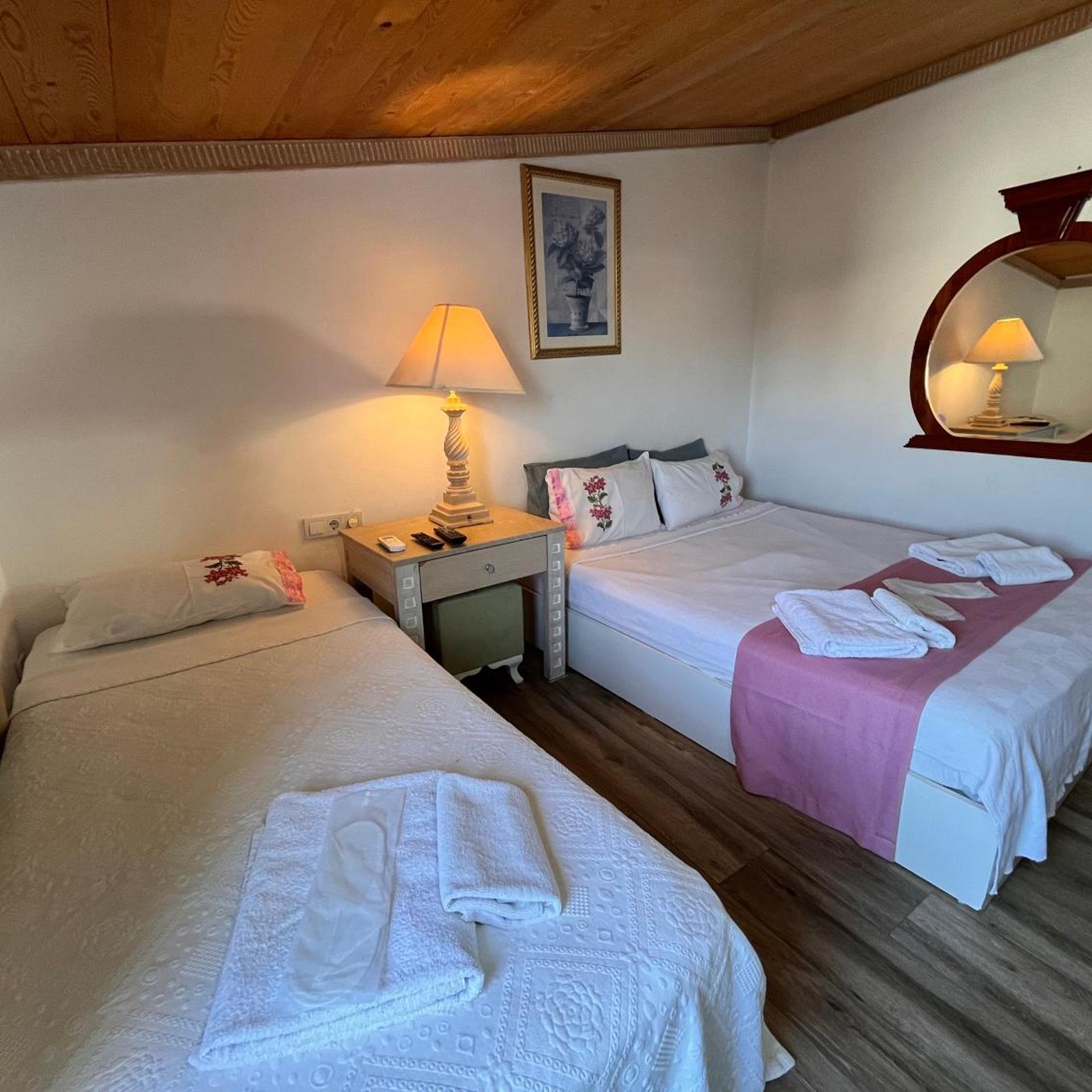 غرفة بسرير مزدوج بشرفة، Alacati Asmali Konak Hotel 8/10