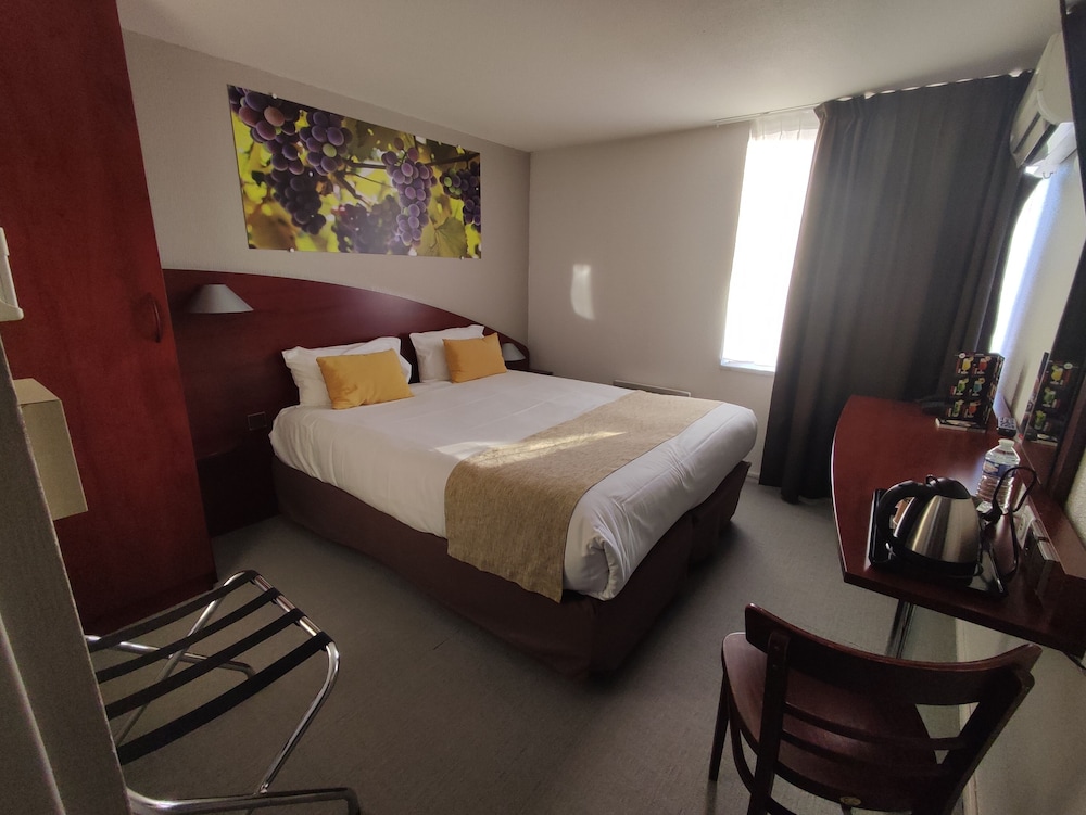 ROOM, DOUBLE BED