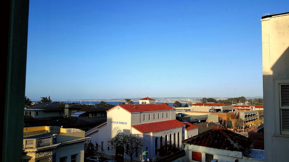 Monterey Hotel 55/68