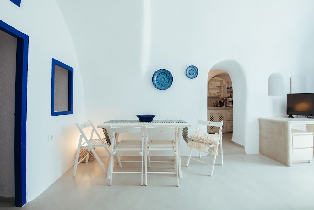 Blu Blanco Cave House 5/47