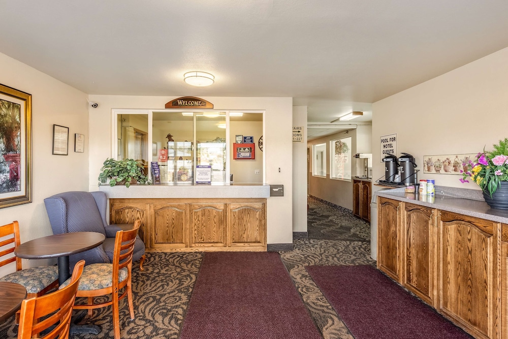 Americas Best Value Inn Burns 9/36