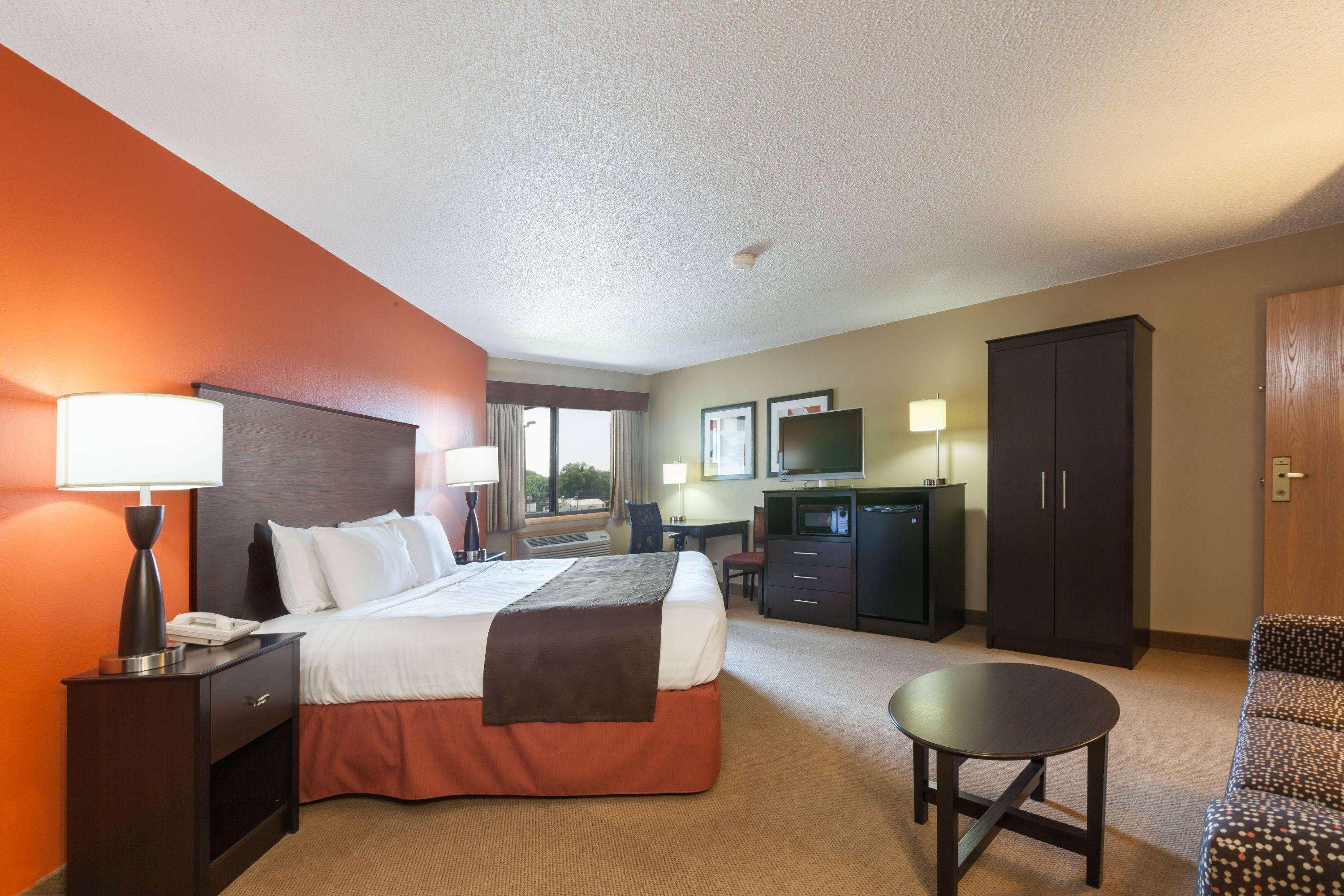 AmericInn by Wyndham Algona 20/30