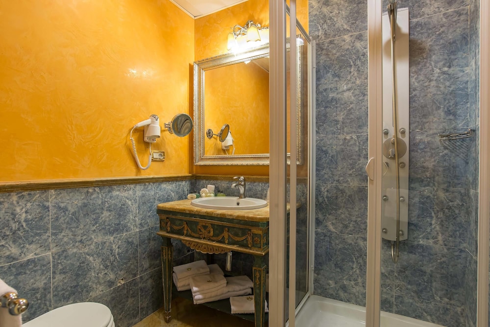 Room Select Via Veneto 44/50