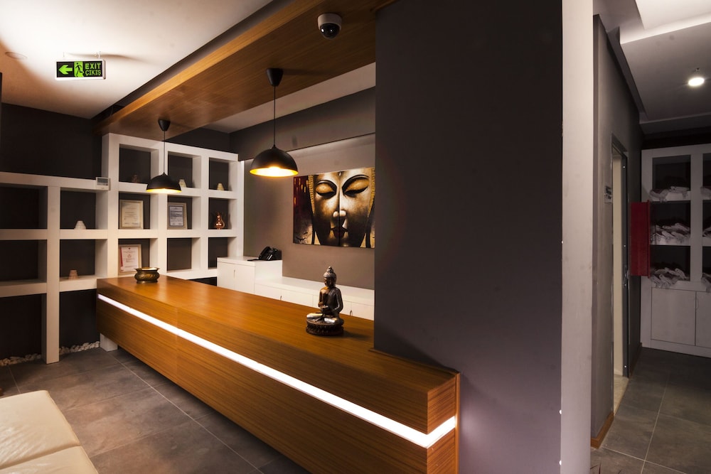 Majura Hotel 7/50