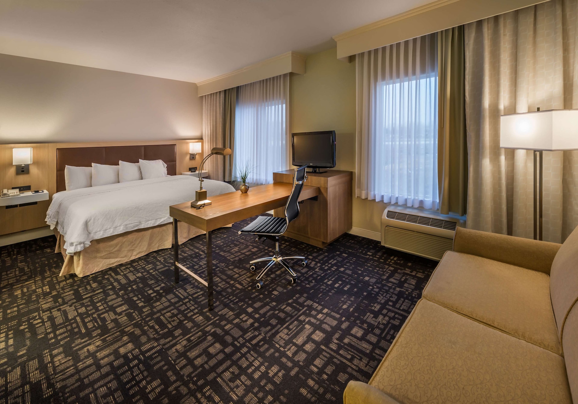 STUDIO, SUITE, KING BED, SOFA