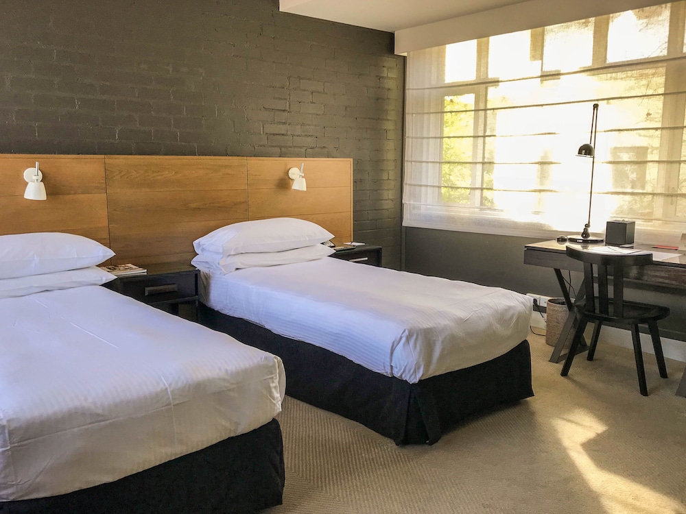 Harbour Rocks Hotel 17/70