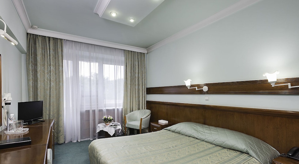 Otrar Hotel 8/54