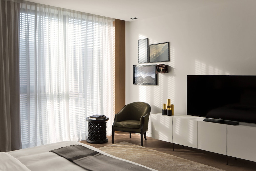 Roomers Baden Baden Autograph Collection 16/74