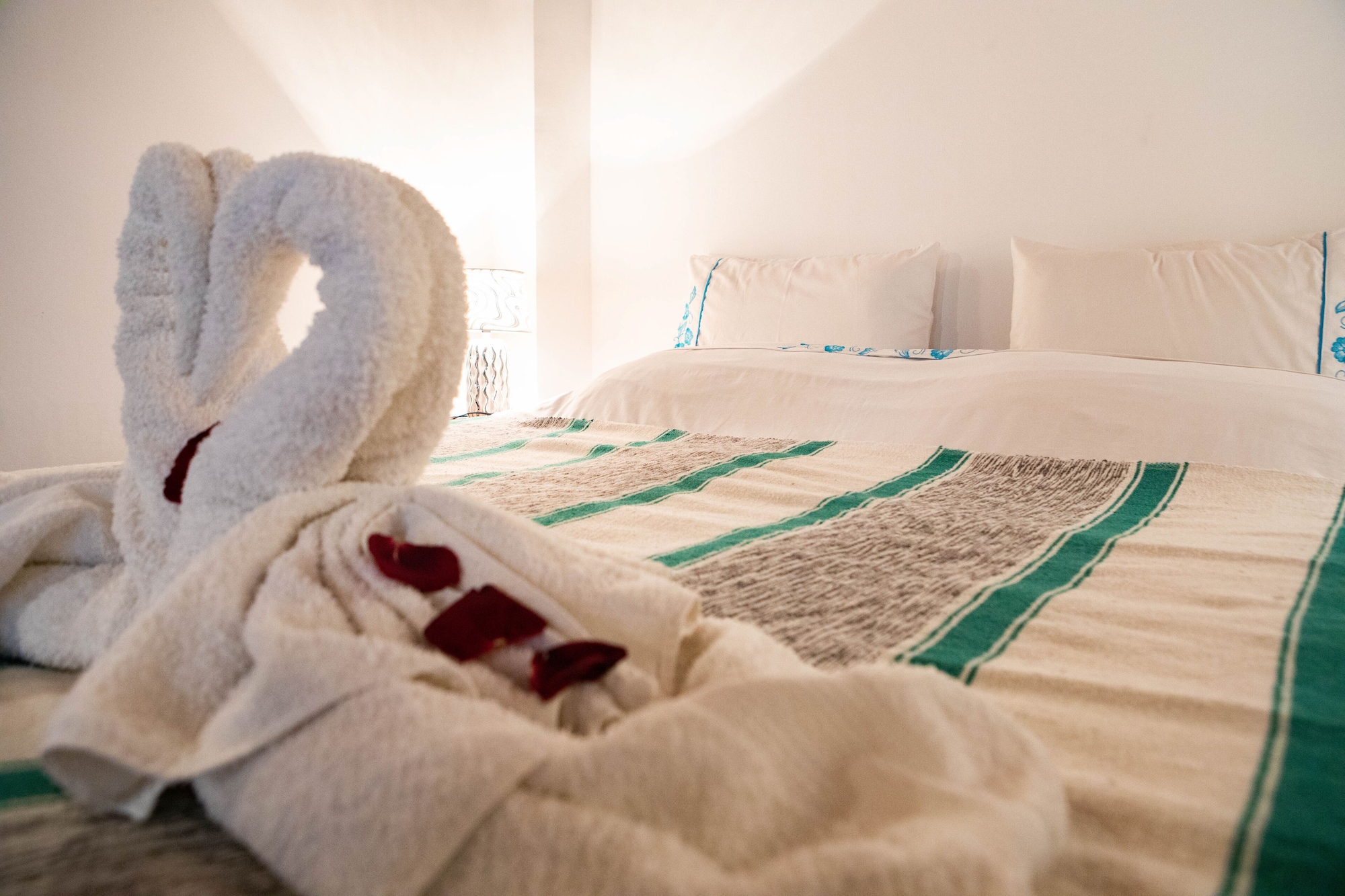 DELUXE, QUEEN BED, MOUNTAIN VIEW
