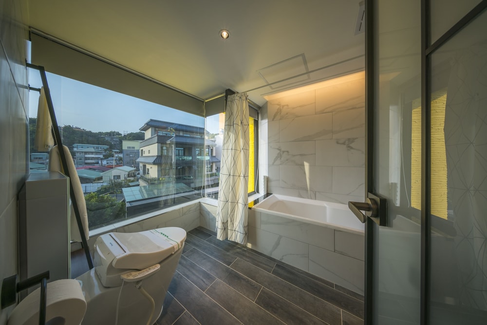 Watermark Hotel-The Harbour 40/46