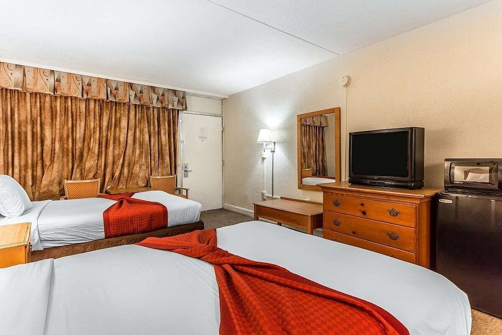 ROOM, DOUBLE BED