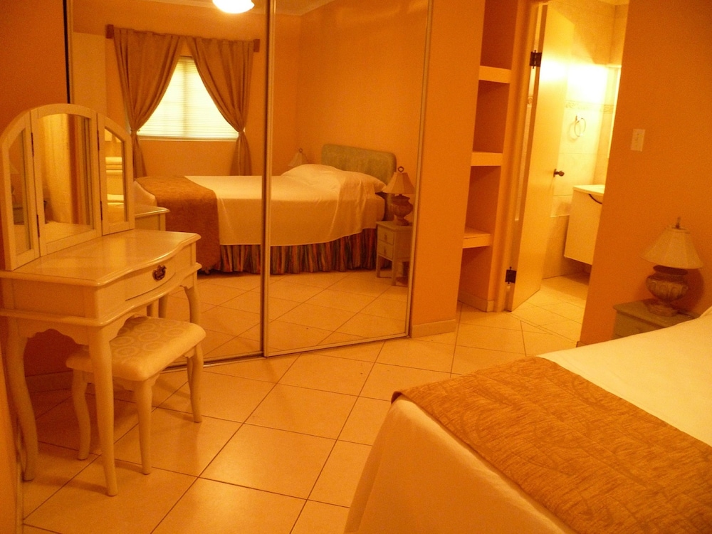 Le Chateau Ocean Villas 11/48