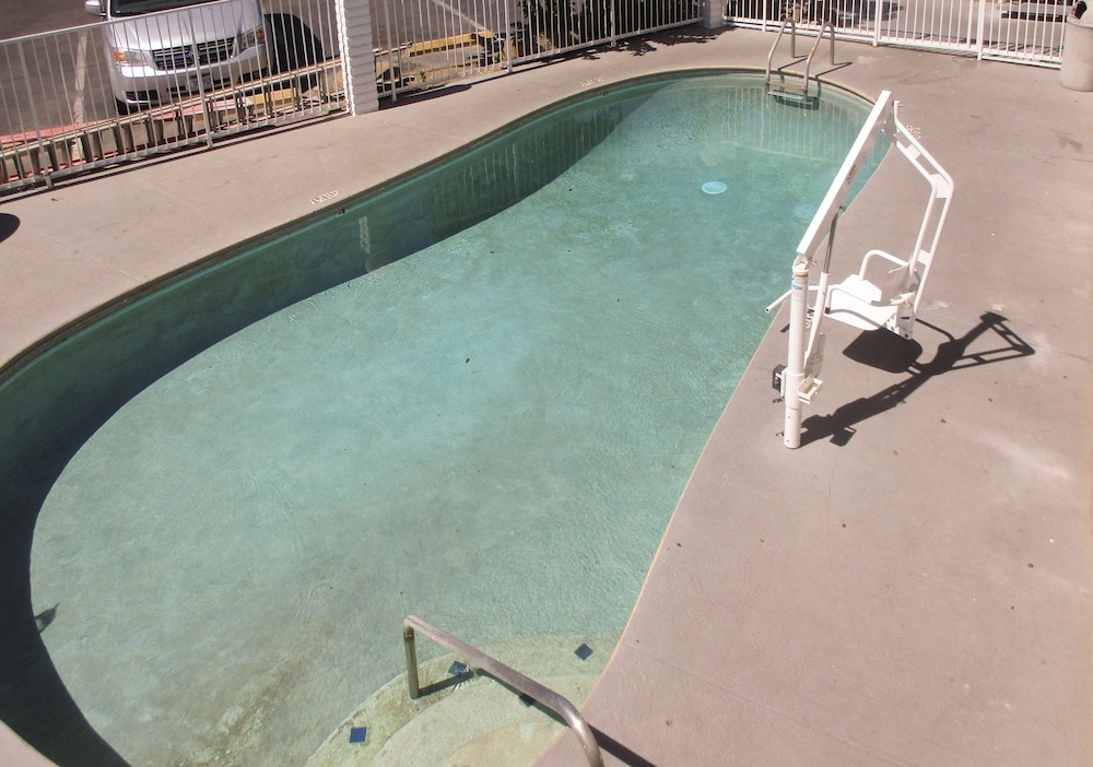 Motel6 Fresno, CA 27/28