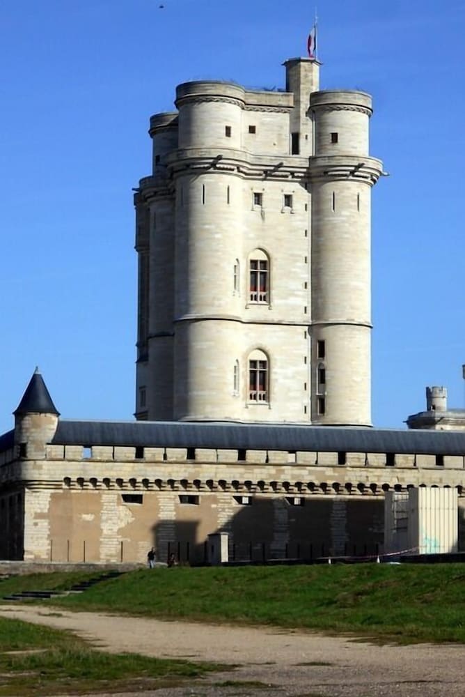 HOTEL DU CHATEAU 3/53