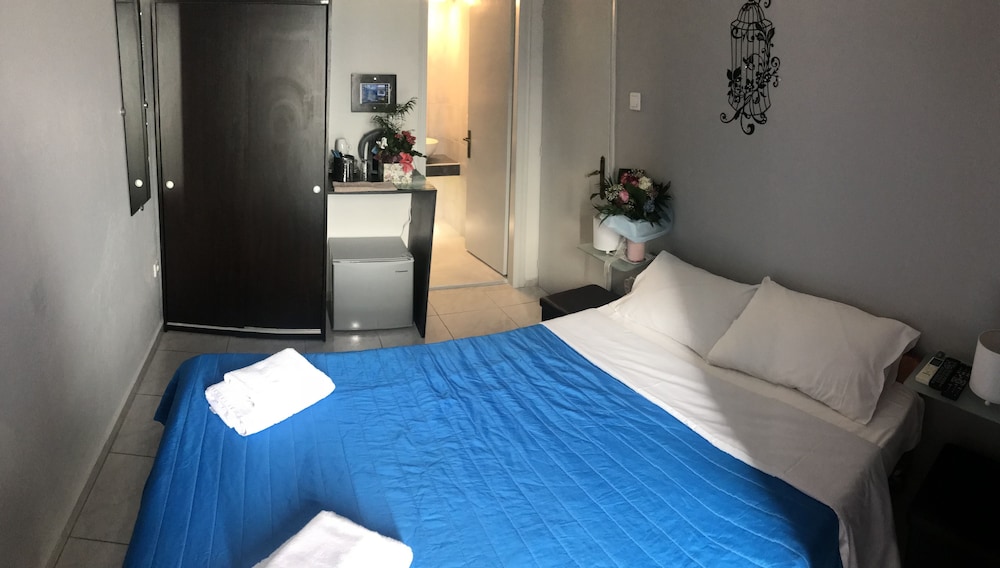 Atlantis Hotel 7/44