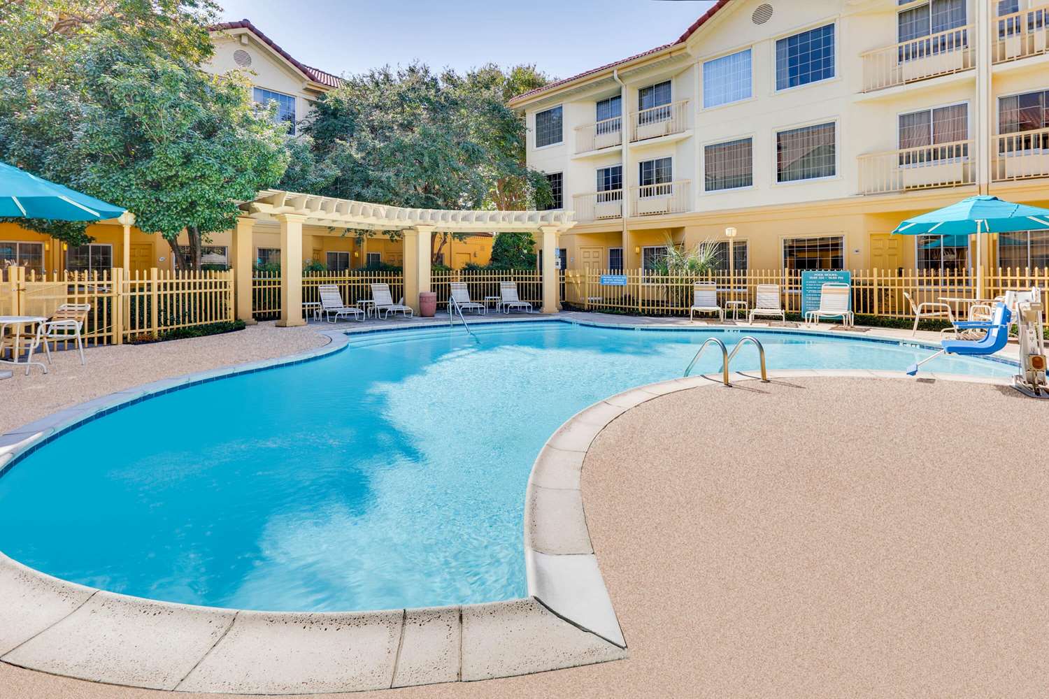 La Quinta Inn & Suites by Wyndham Dallas - Addison Galleria 17/24