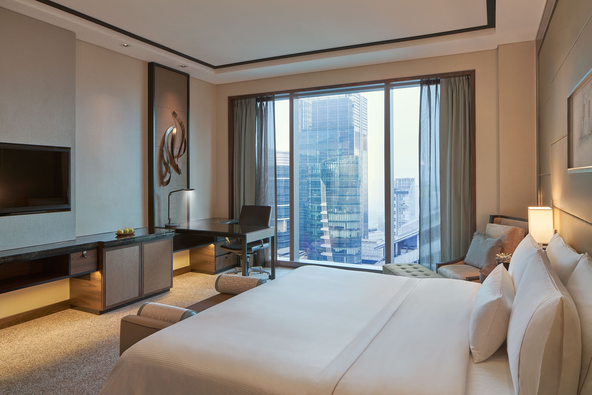 Guest Room, King Bed