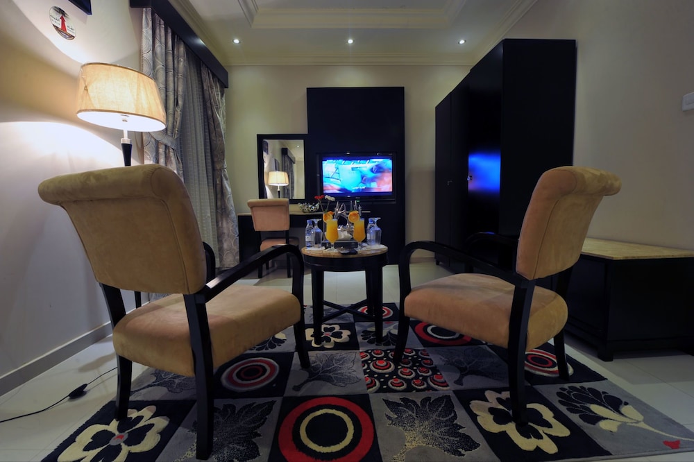أجنحة الجنادرية 7(Al Janaderia Suites 7) 21/23