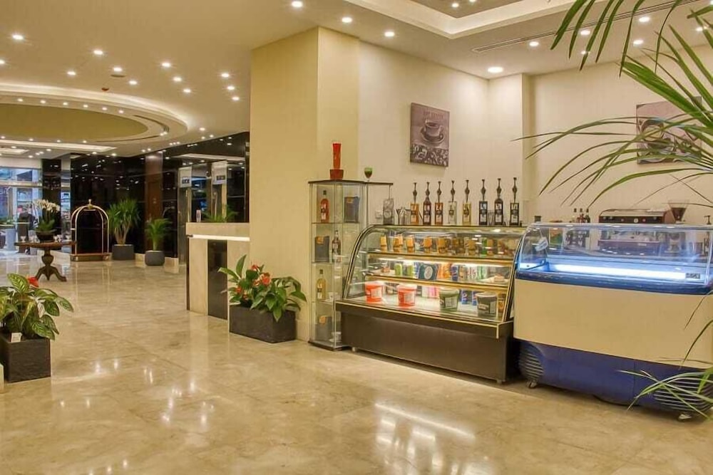 SANDY PALACE HOTEL 6/50