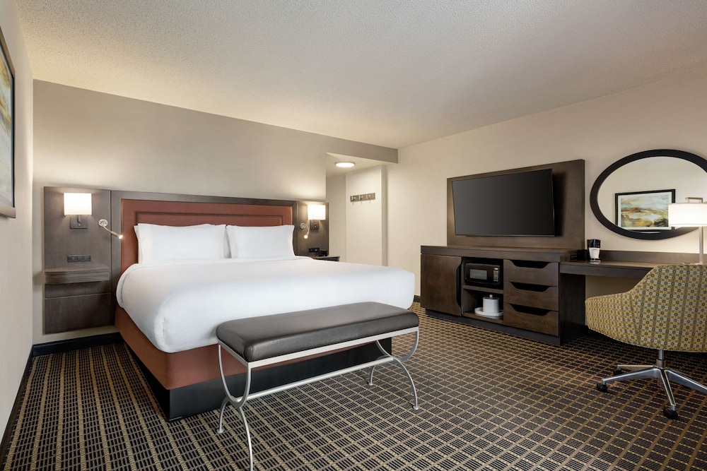 Hampton Inn & Suites Greenville Downtown RiverPlace 16/52