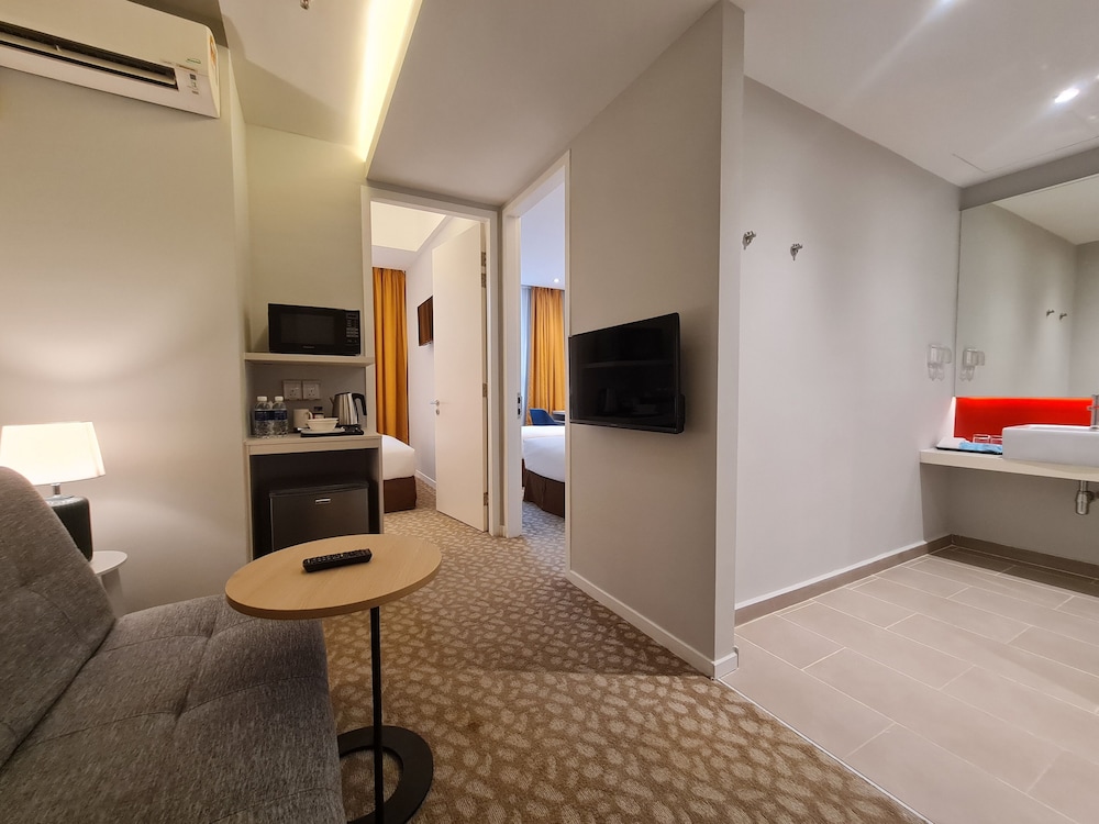 Holiday Inn Express & Suites Johor Bahru 40/62
