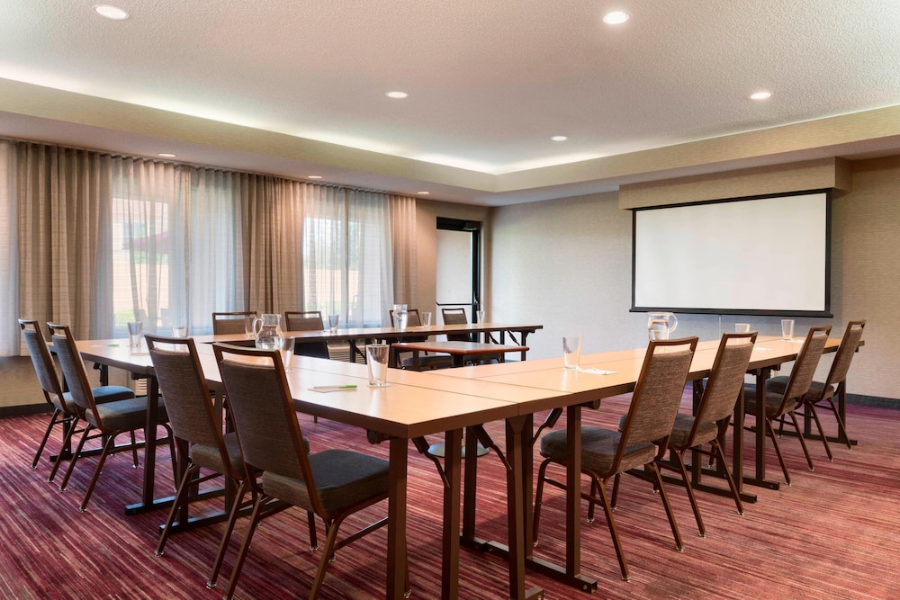 COURTYARD BY MARRIOTT AKRON FAIRLAWN 37/42
