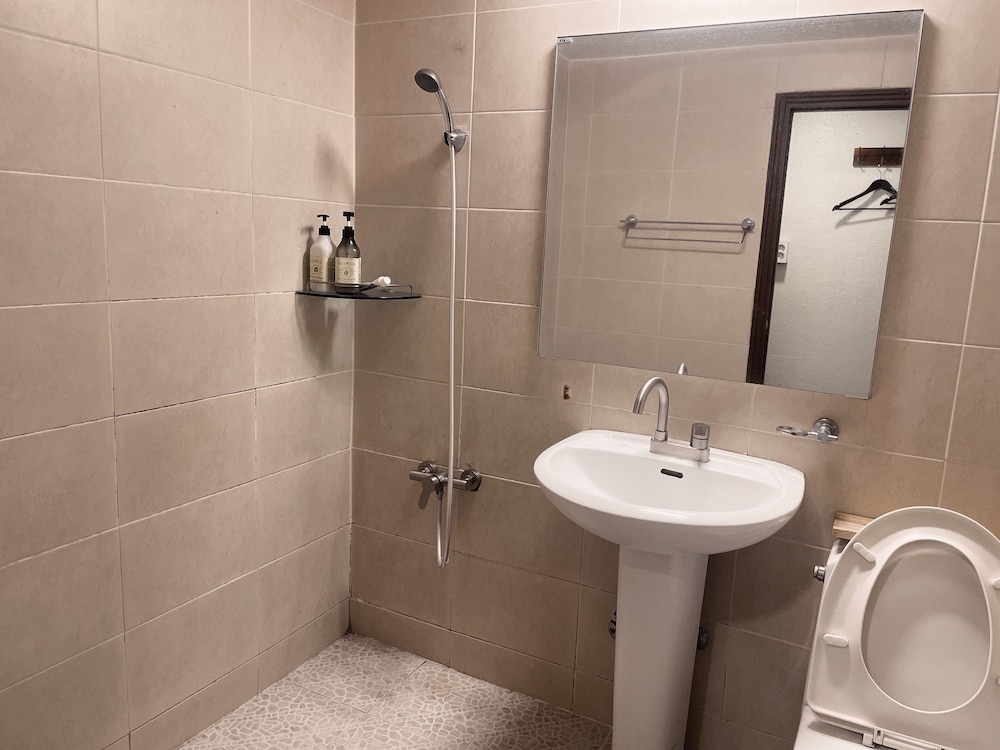 Comma Plus Guest House - Hostel 30/30