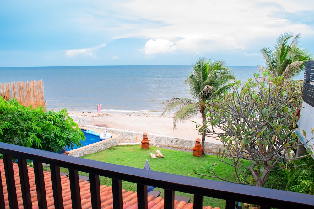 White Sand Beach Hotel Hua Hin 37/70