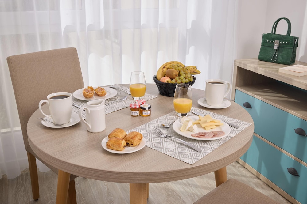 Quality Aparthotel St-Quentin en Yvelines 12/23