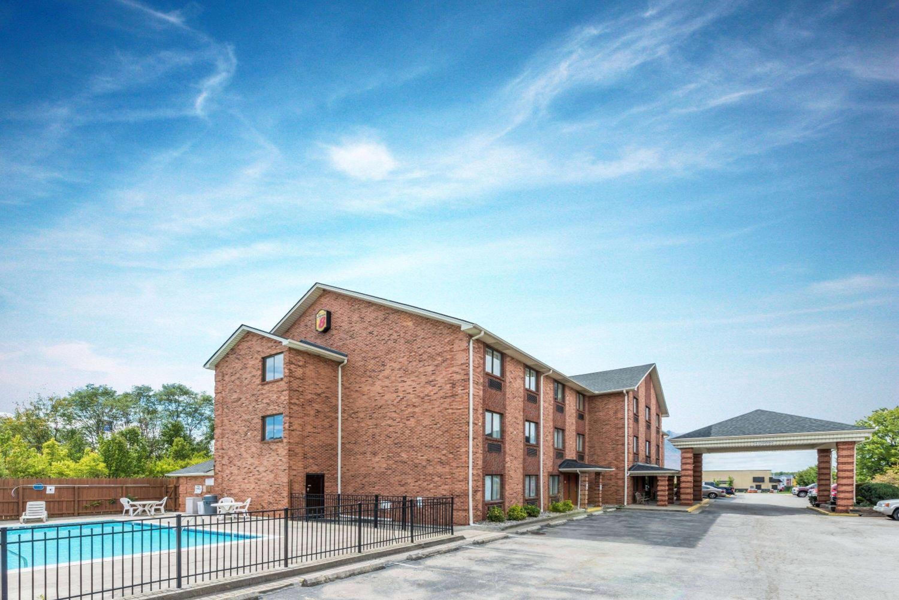 Super 8 by Wyndham Georgetown in GEORGETOWN - KY