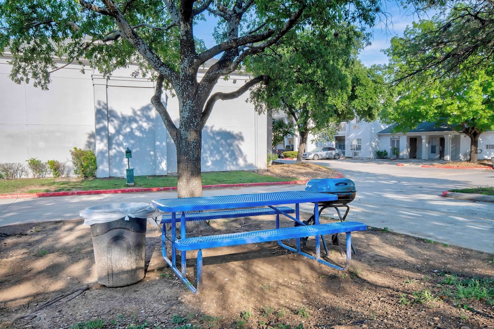 Studio 6 Extended Stay - San Antonio, TX - Six Flags 48/58