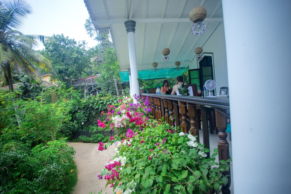 La Villa Guest House 45/50