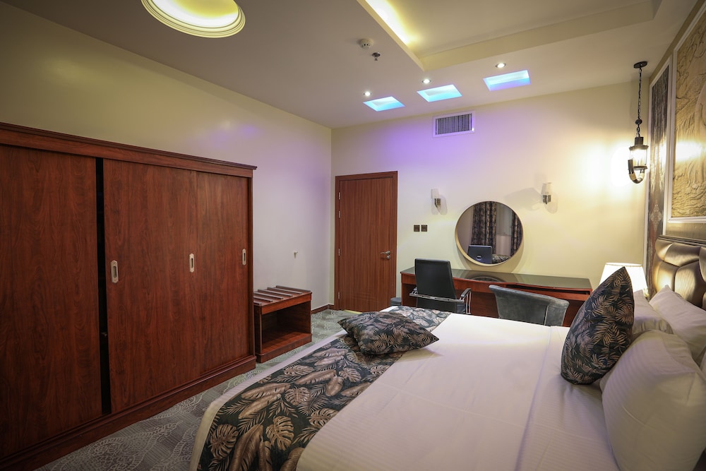 فندق ميرال كراون(Meral Crown Hotel) 31/62