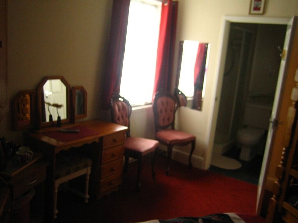 Gleneagles Guest House 8/12