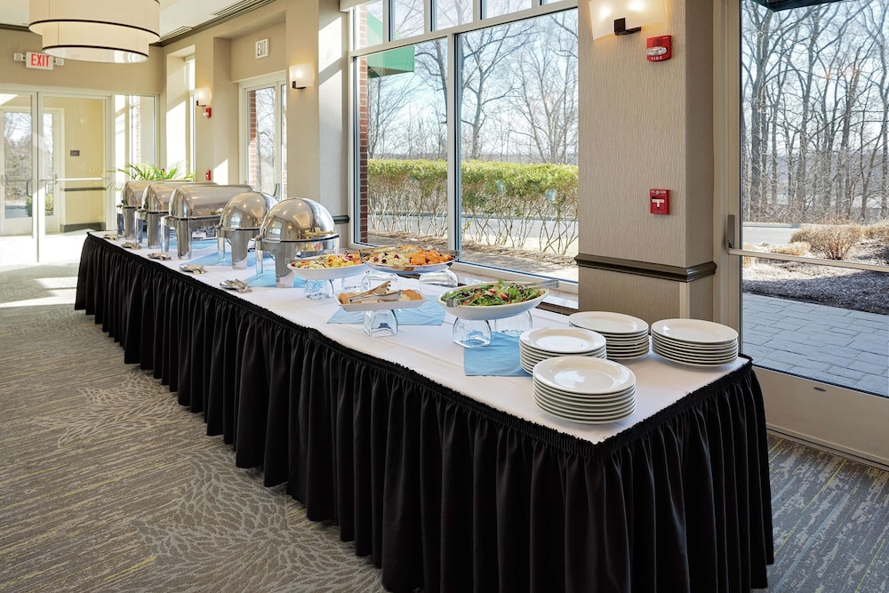 Hilton Garden Inn Hartford North/Bradley Intl Airport 38/50