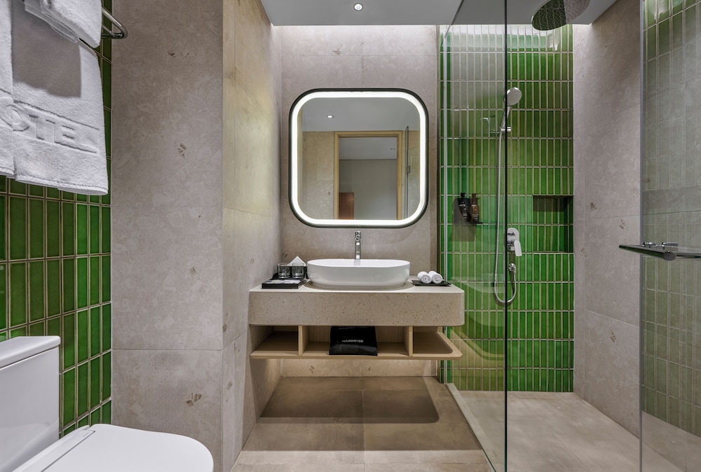 Artotel Living World Kota Wisata 52/55