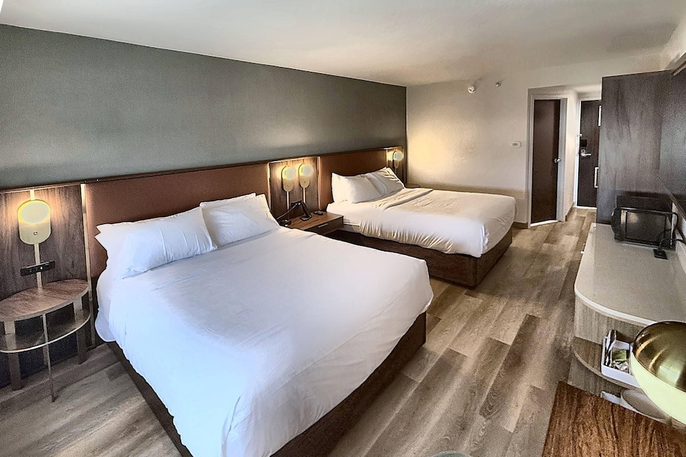Upgrade, 2 Queen Beds