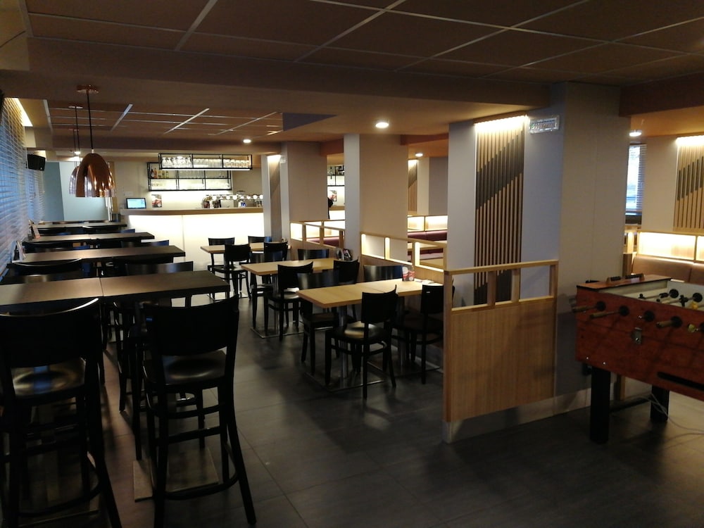 University Hotel 33/50