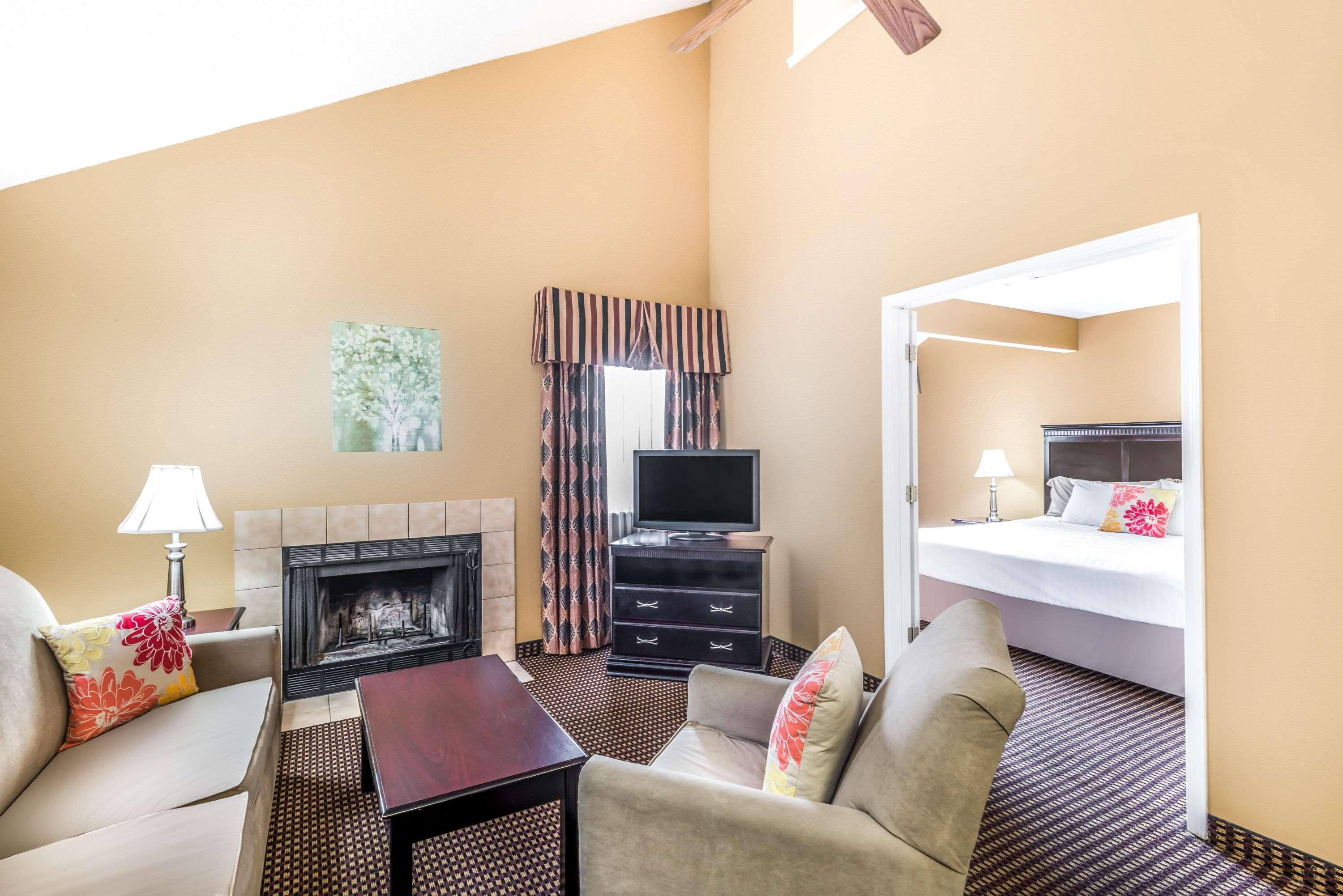 Hawthorn Extended Stay by Wyndham Dayton 14/27