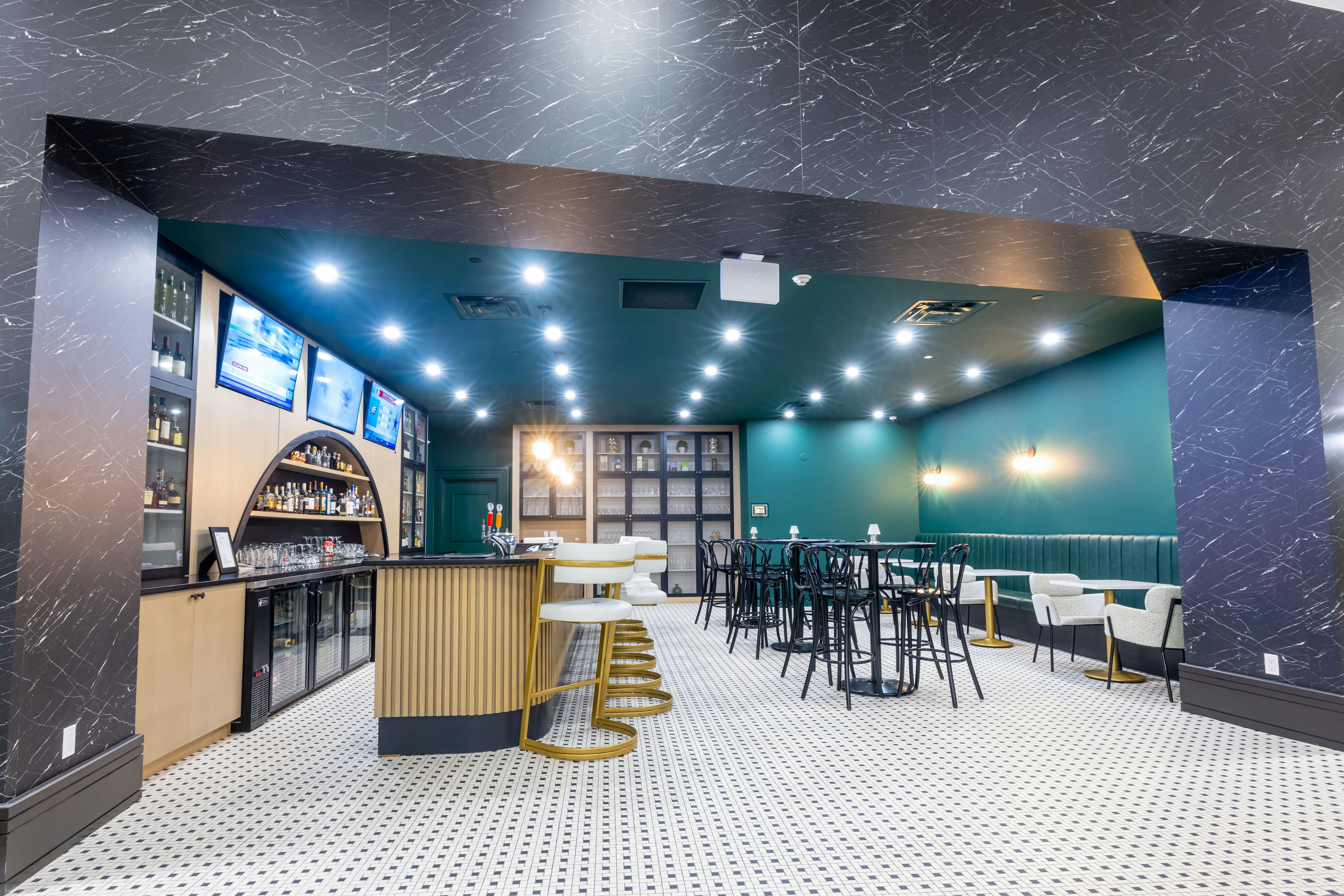 DoubleTree by Hilton Calgary North 33/33