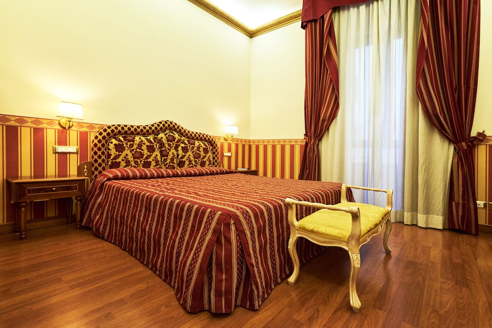 Bramble Luxury Suites 50/85