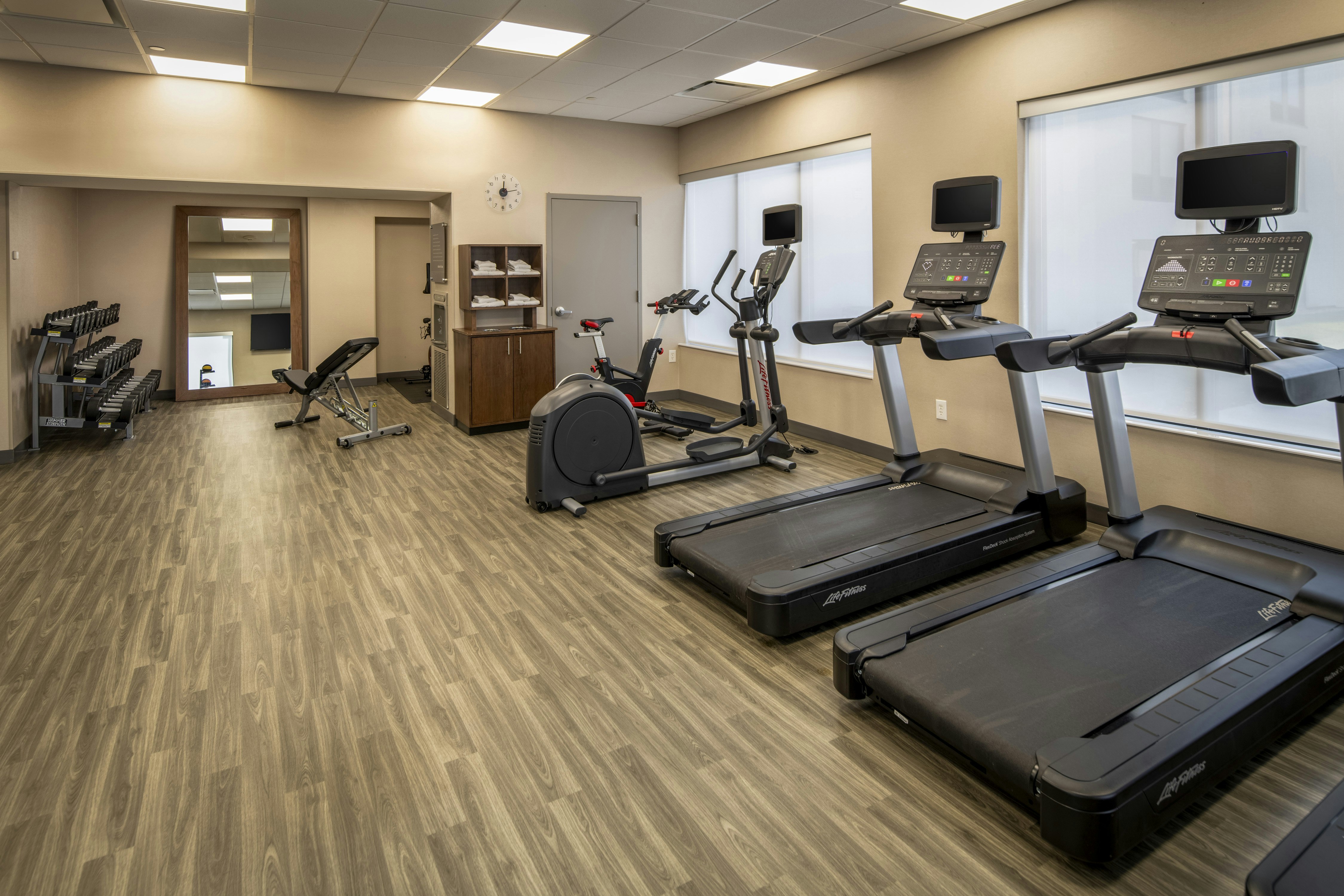 Hampton Inn Long Island/Commack 20/38