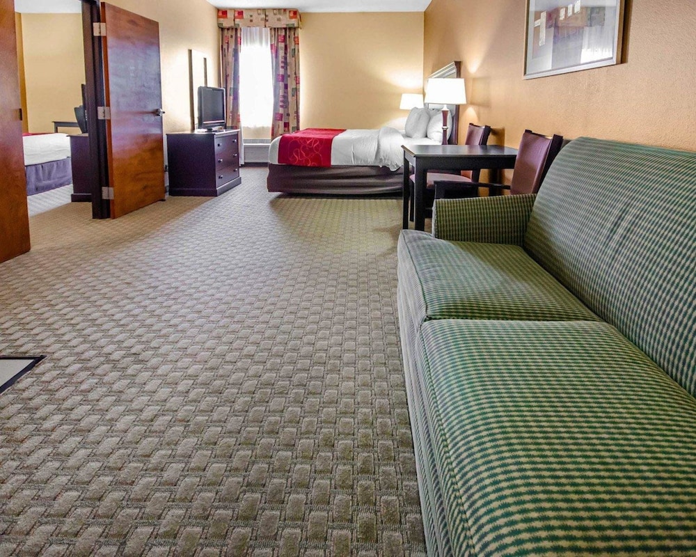 Comfort Suites Louisville East 18/38