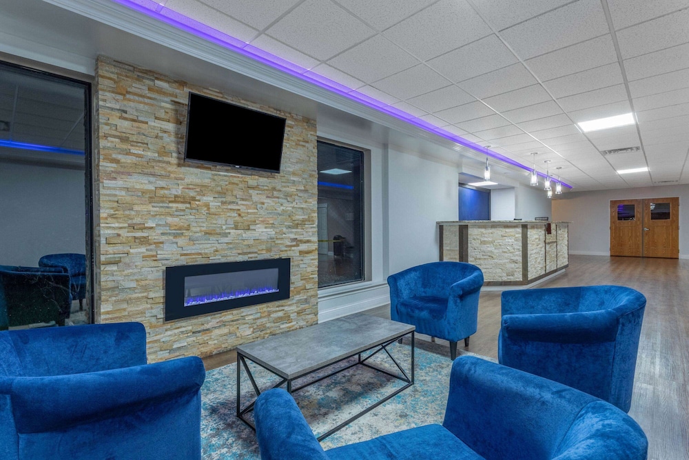 Days Inn and Suites by Wyndham Hammond, IN 31/50